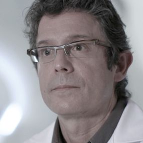 Dr. Juan Álvarez-Linera
